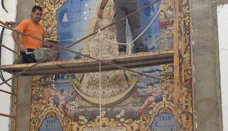 Bendición Retablo Cerámico Centenario Coronación de la Virgen del Rocío al Detalle por Javier Coronel