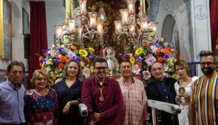 EL GRUPO «DUENDE Y COMPÁS» CANTA LA SALVE EN ISLA CRISTINA