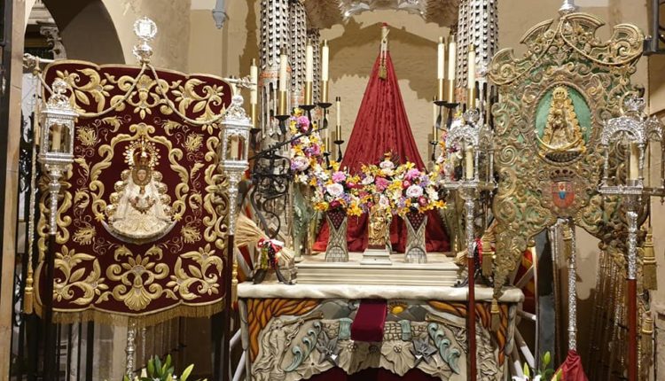 Las Hermandades de Huelva y Barcelona juntas ante el Altar