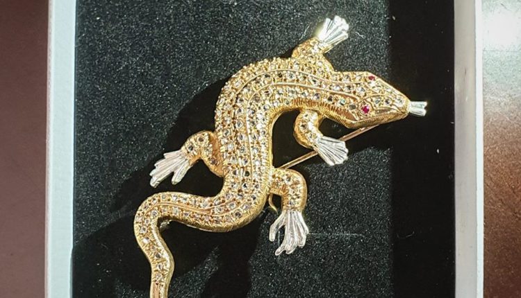 Hermandad Matriz – EL BROCHE DE LA SALAMANQUESA