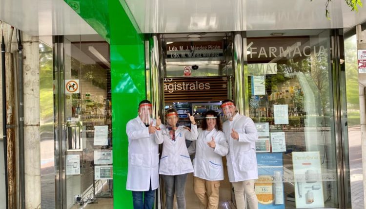 El Rocío de Córdoba elabora pantallas protectoras para los que luchan contra el coronavirus