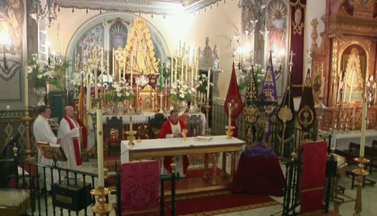 Celebración de los Santos Oficios del Viernes Santo desde la Parroquia de la Asunción en Almonte
