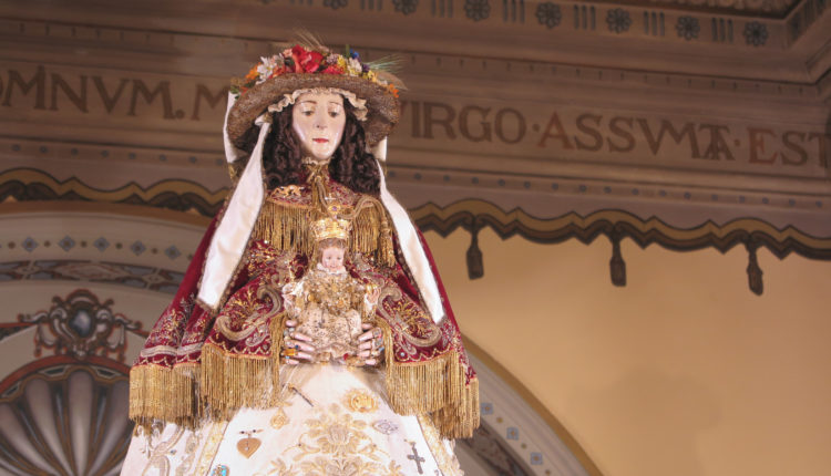 En agosto, en Almonte, reinas de Pastora
