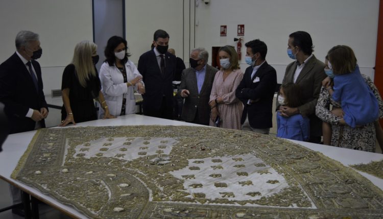 El Instituto Andaluz de Patrimonio Histórico restaurará el Traje de los Apóstoles de la Virgen del Rocío