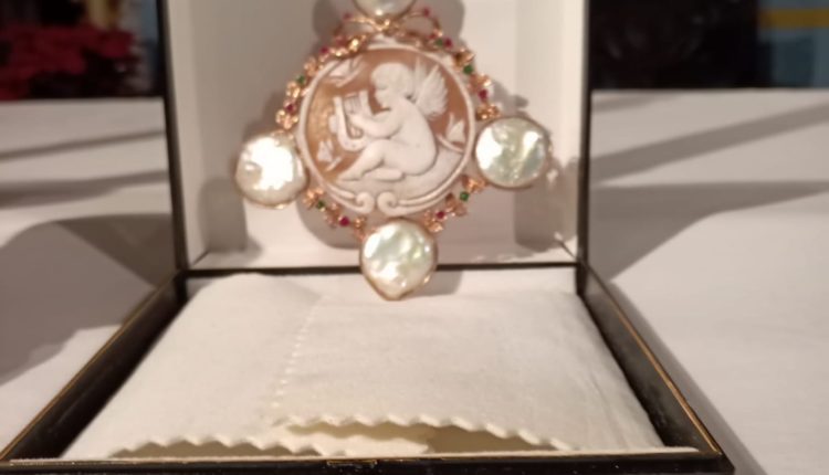 Obsequio a la Virgen del Rocío – Camafeo artesanal