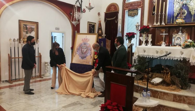 Emigrantes presenta la imagen del Cincuentenario, obra del artista malagueño José Carlos Gil