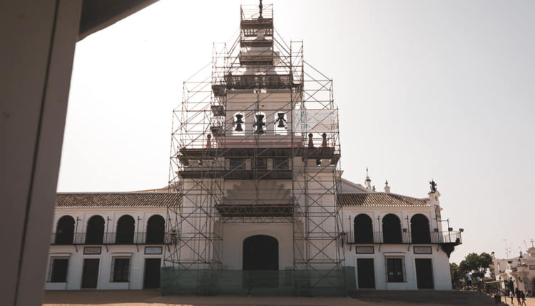 Reposición de la cerámica exterior del Santuario de Ntra. Sra. del Rocío.