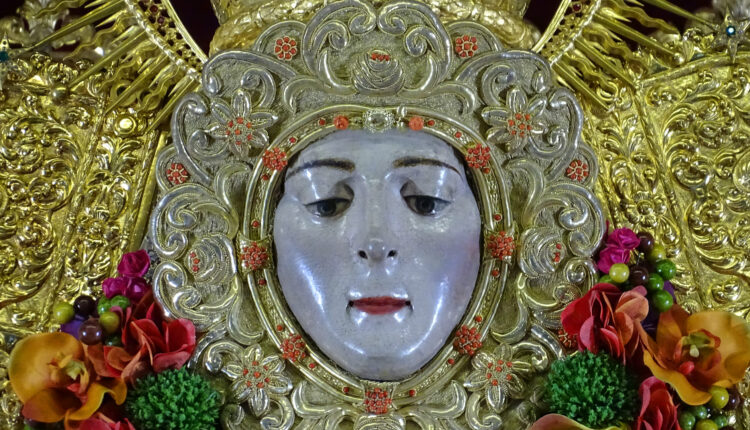 La Hermandad Matriz de Almonte afronta  la restauración de la Virgen del Rocío