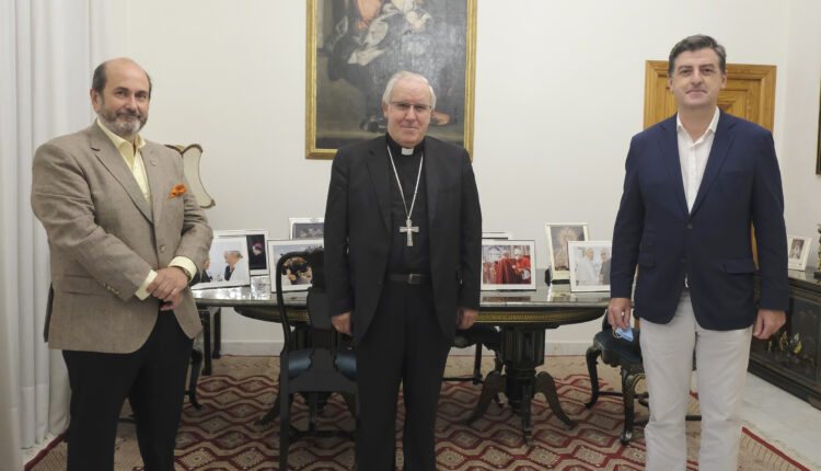 El arzobispo de Sevilla da su bendición a la magna exposición “Jubilar Rocío”