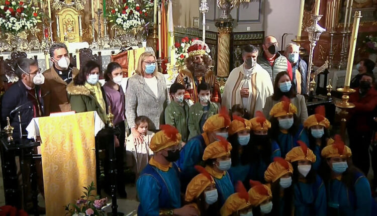 Visita del Heraldo Real a la Parroquia de la Asunción y obsequio al Pastorcito