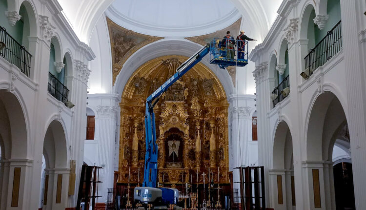 Santuario de El Rocío – Trabajos de limpieza prepartivos para recibir a la Virgen