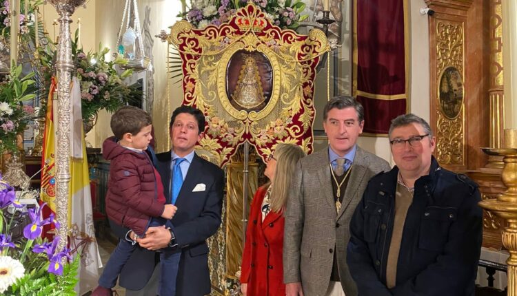Nuevo Simpecado de Camino de la Hdad. Matriz