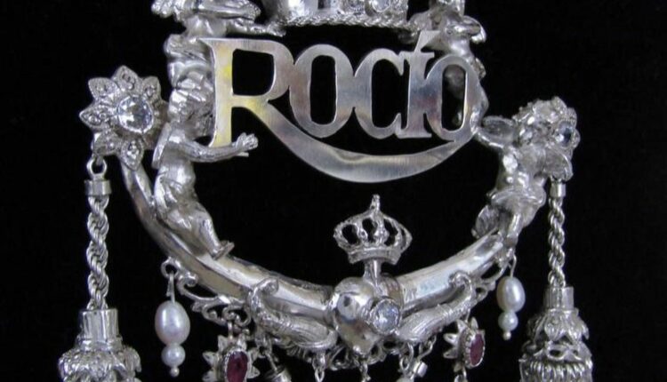 Rocío – Nuevo broche para la Virgen del Rocío