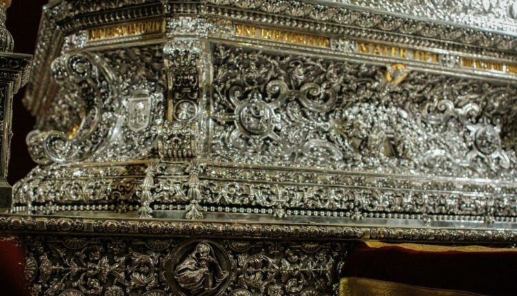 Las Nuevas Andas de la Virgen del Rocío al Detalle