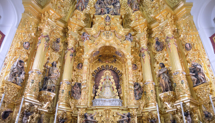 La Virgen del Rocío regresa a su camarín