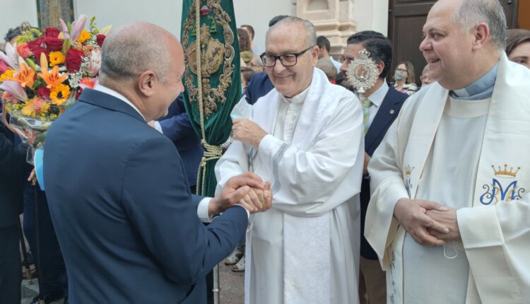 El sacerdote Don Diego Capado presenta mañana en Emigrantes su libro «El Rocío y San Juan Pablo II»
