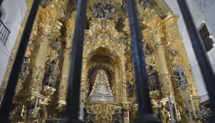 La Virgen del Rocío regresa a su camarín
