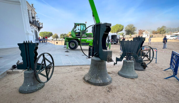 Arreglos en las campanas del Santuario del Rocío