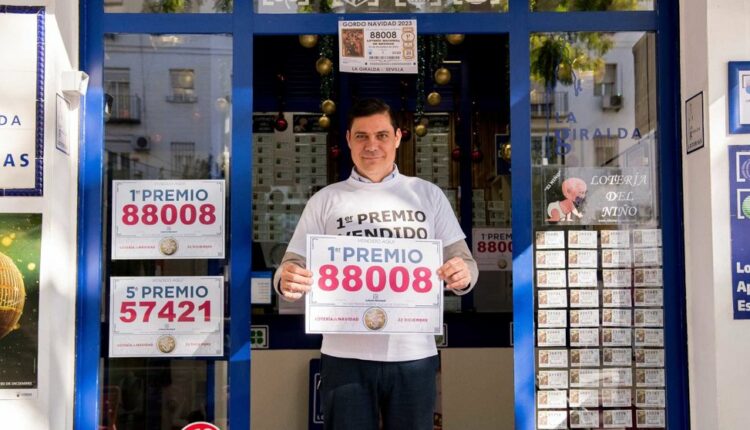 El Gordo 88.008 y un 5º caen en la Admon de López de Gomara de Sevilla que regenta Vicente, miembro de nuestro Foro del Rocío
