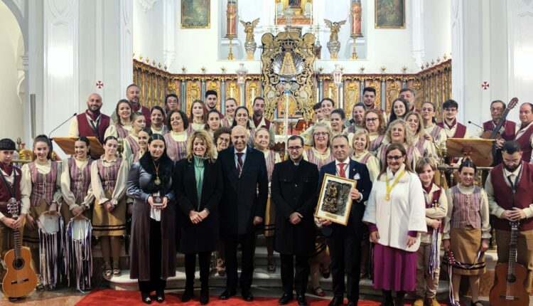 Quintero emociona con su camino imaginario de Emigrantes hasta El Rocío para postrarse ante la Sagrada Familia
