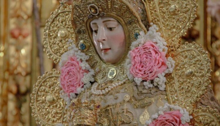 La Virgen del Rocío ya está en el Presbiterio del Santuario ¡¡¡