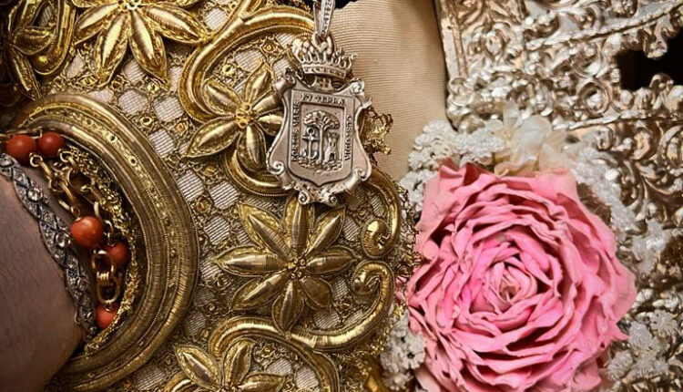 Entrega de la Medalla de Huelva a la Tradición, a la Virgen del Rocío
