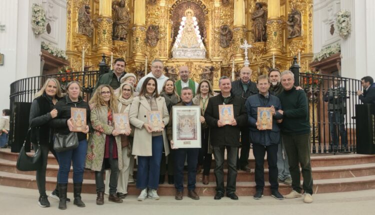 Fotos de la entrega de la Ofrenda del Foro del Rocío 2023 en el Santuario.