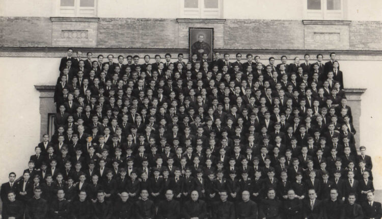 Los antiguos alumnos salesianos de Ronda (año 1953) celebramos hoy, 24 de mayo,  el día de Maria Auxiliadora.
