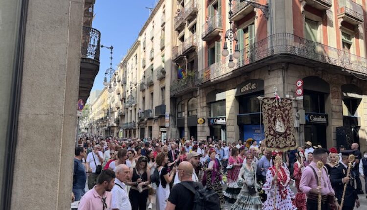 La Hermandad del Rocío de Barcelona realiza su salida 2025 al encuentro con la Blanca Paloma