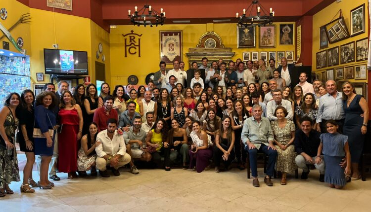 Hermandad de Córdoba – Ana Moya celebra sus 45 cumpleños en la sede de la Hdad.