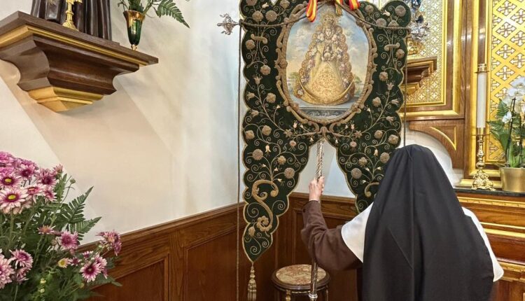 Las Hermanas de la Cruz, camareras de honor del Simpecado de Almonte en Roma