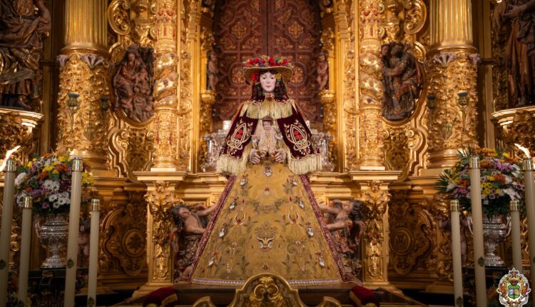 La Virgen ya viste de Pastora