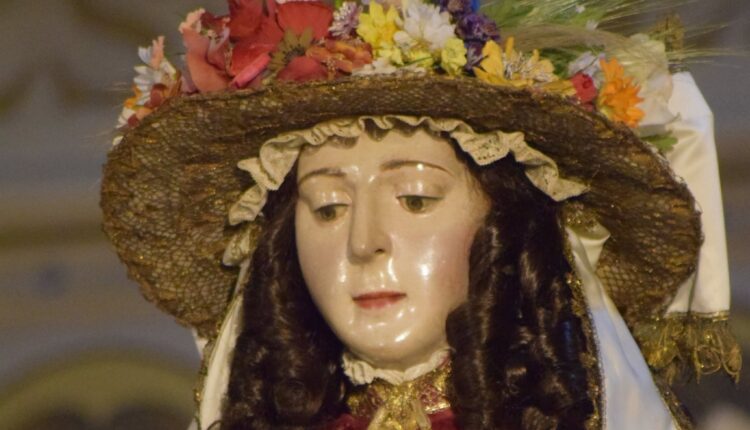 Los sombreros de la Virgen del Rocío (Recorrido histórico) por Javier Coronel