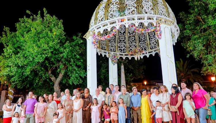 LA INAUGURACIÓN DE LAS CALLES Y DE LOS ARCOS DE ALMONTE PARA LA VENIDA DE LA VIRGEN